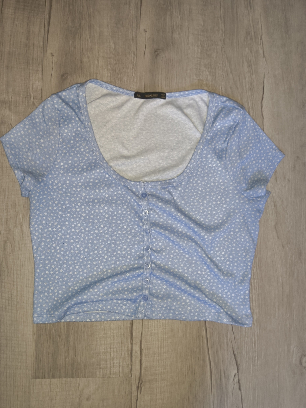 Button-Front Light Blue Floral Scoop Neck Crop Top